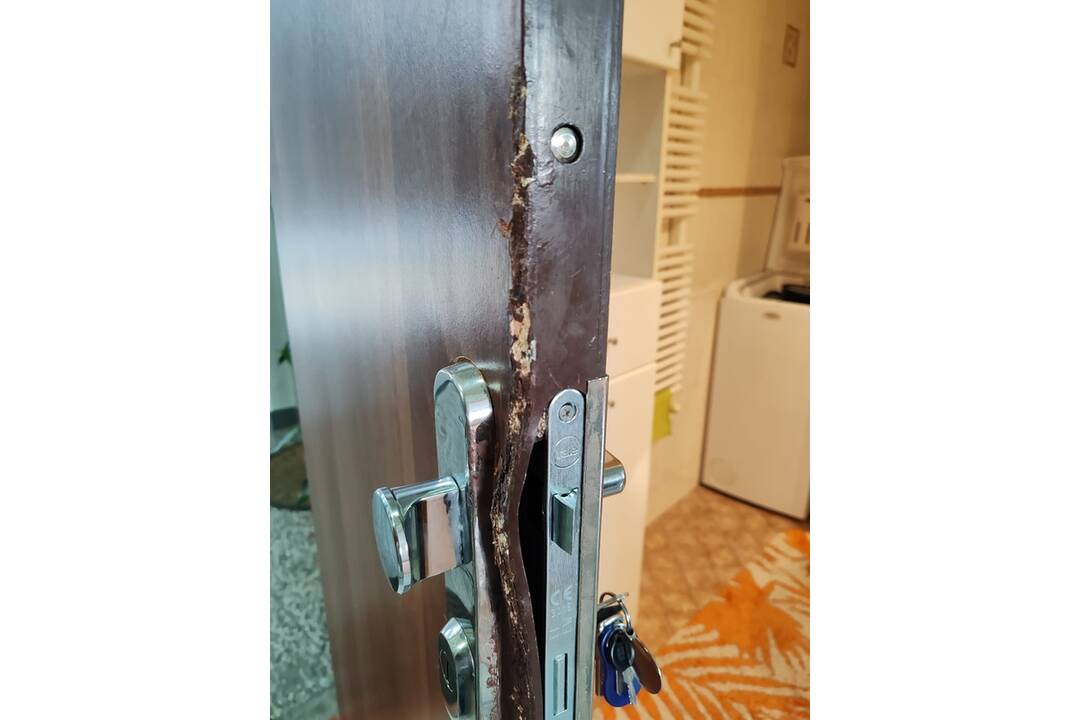 FOTO: Dvojica nájomníkokv nechala po sebe zničený byt v Petržalke, foto 3