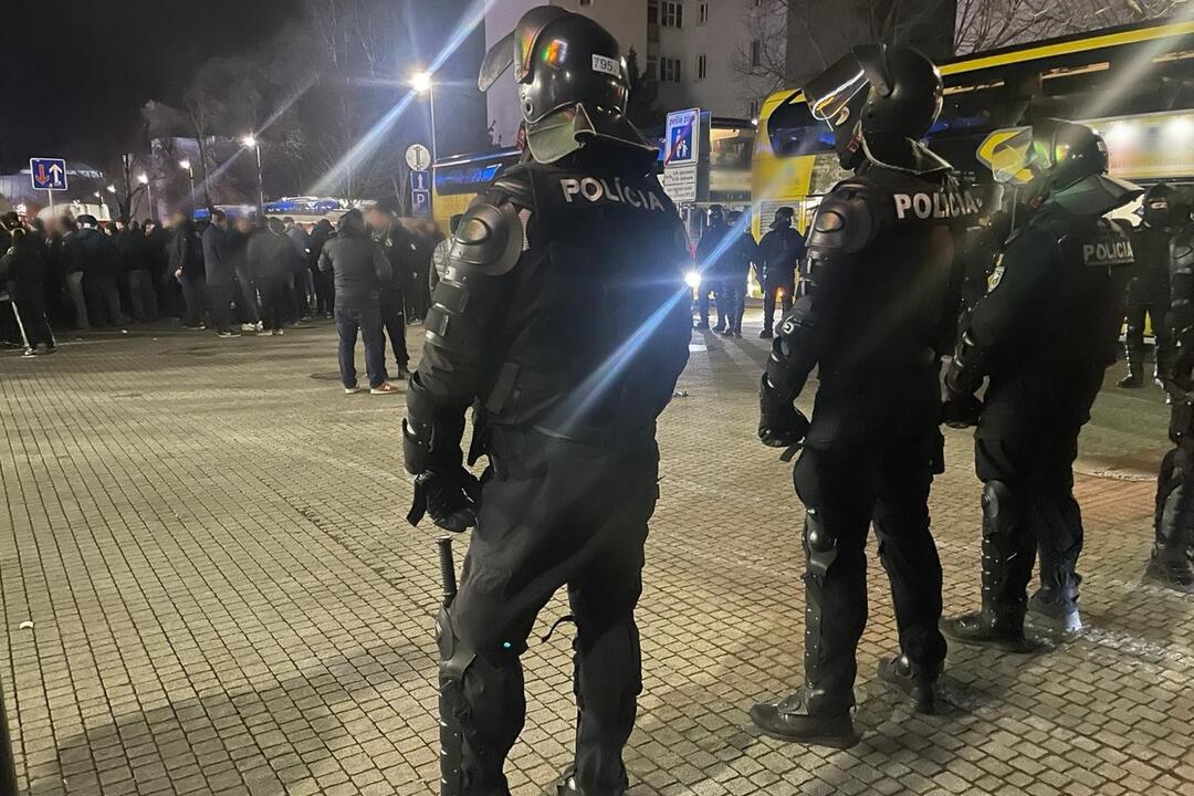 FOTO: Bratislavská polícia chytila počas štvrtkového futbalu aj opitého vodiča, foto 1