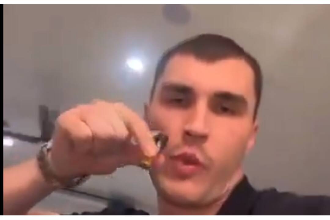 FOTO: Bratislavčanovi Adamovi Ružičkovi hrozí koniec v NHL pre video s bielym práškom, foto 1