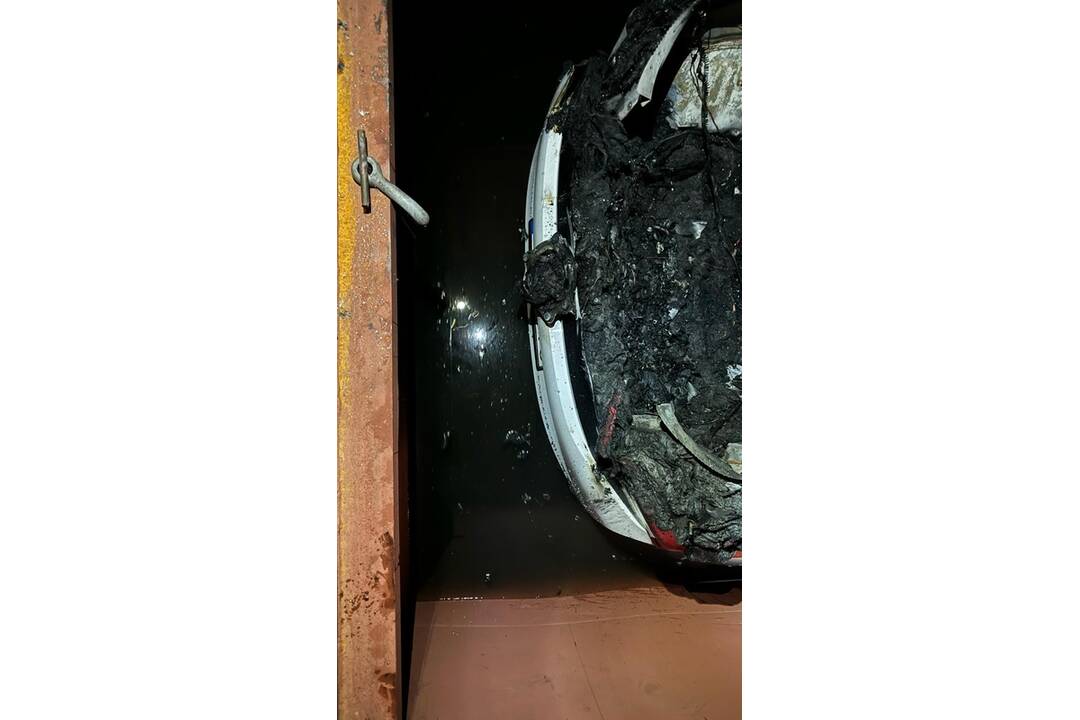 FOTO: Horiace elektrické auto v Miloslavove, foto 3