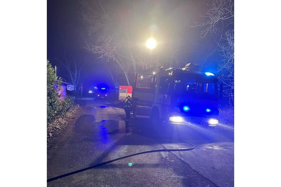 FOTO: Neznámy páchateľ podpálil Bufet na hrádzi II v Pteržalke, foto 3