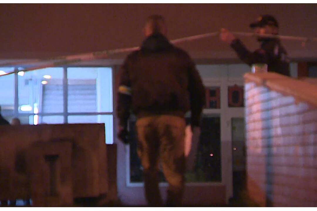 FOTO: Syn mal v vyte v Petržalke dobodať svoju matku a následne si siahnuť na svoj život, foto 1