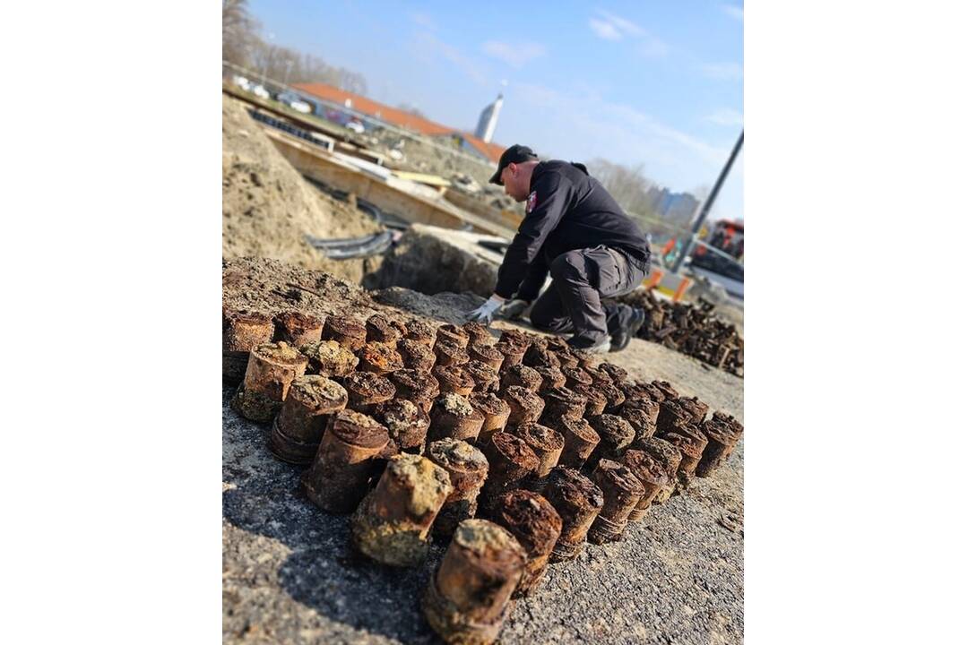 FOTO: V Petržalke polícia našla už viac ako tisíc kusov munície, foto 2