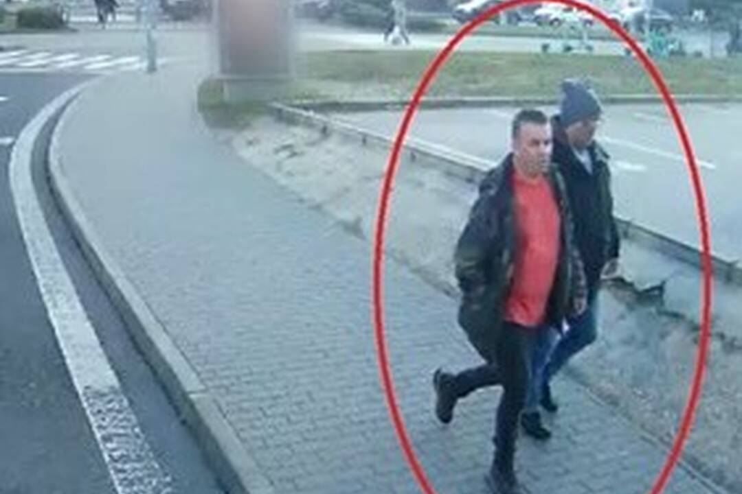 FOTO: Pomôžte polícii vypátrať zlodeja, ktorý ukradol peniaze z vrecka bundy, foto 1