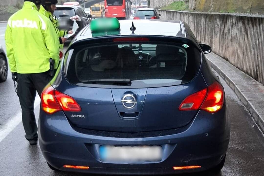 FOTO: Bratislavská polícia kontrolovala taxislužby v Starom Meste, foto 3