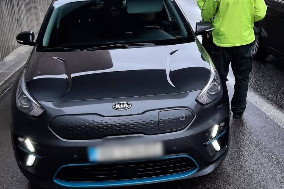 FOTO: Bratislavská polícia kontrolovala taxislužby v Starom Meste, foto 4