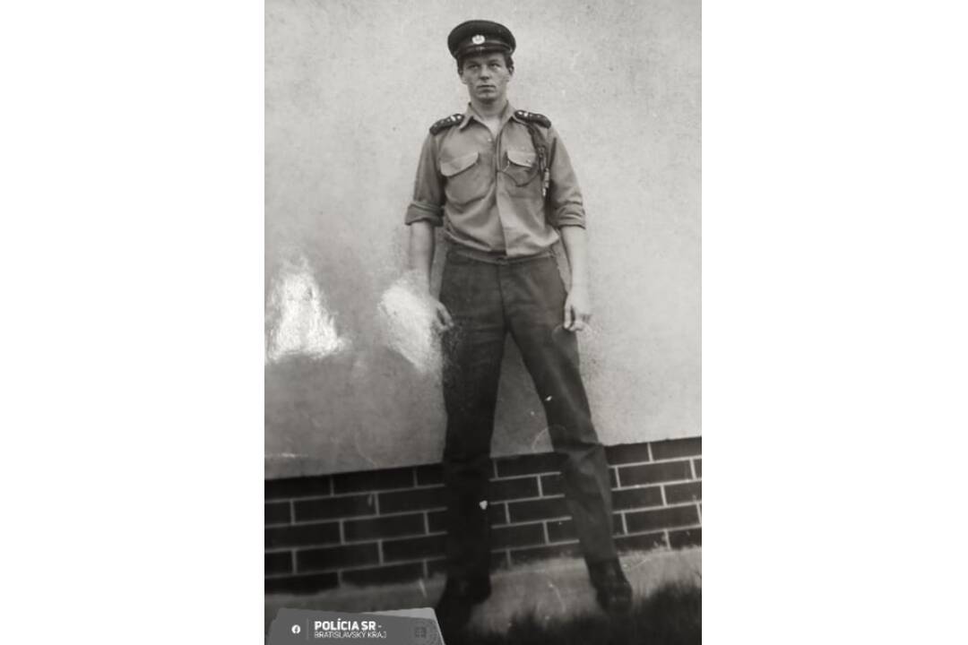 FOTO: Slávnostné ocenenie plukovníka Sekulu za jeho 40-ročnú službu, foto 1