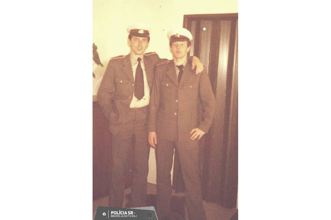 FOTO: Slávnostné ocenenie plukovníka Sekulu za jeho 40-ročnú službu, foto 2