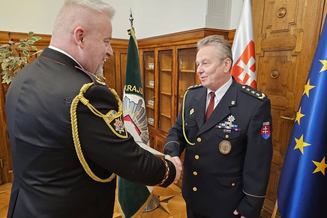 FOTO: Slávnostné ocenenie plukovníka Sekulu za jeho 40-ročnú službu, foto 5