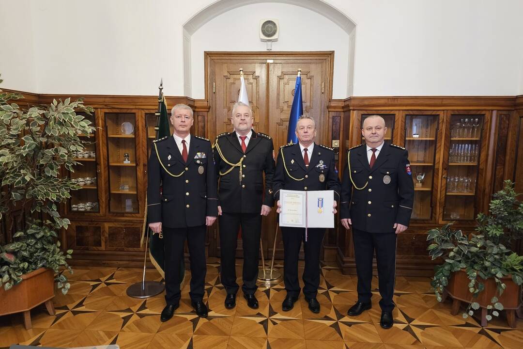 FOTO: Slávnostné ocenenie plukovníka Sekulu za jeho 40-ročnú službu, foto 6