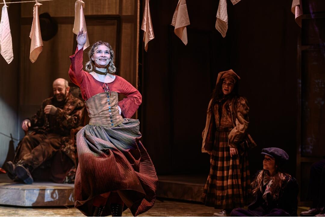 FOTO: Predstavenie Oliver! v divadle Nová scéna, foto 13