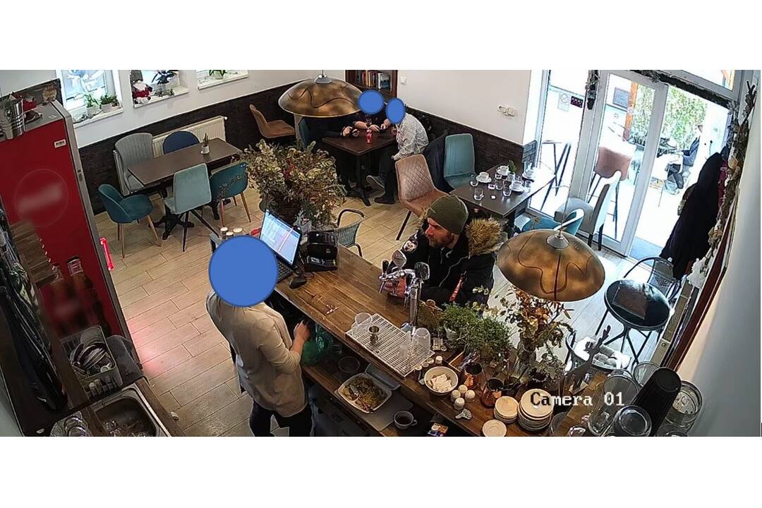 FOTO: Muž ukradol z kaviarne v Ružinove peňaženku s tržbou, foto 2