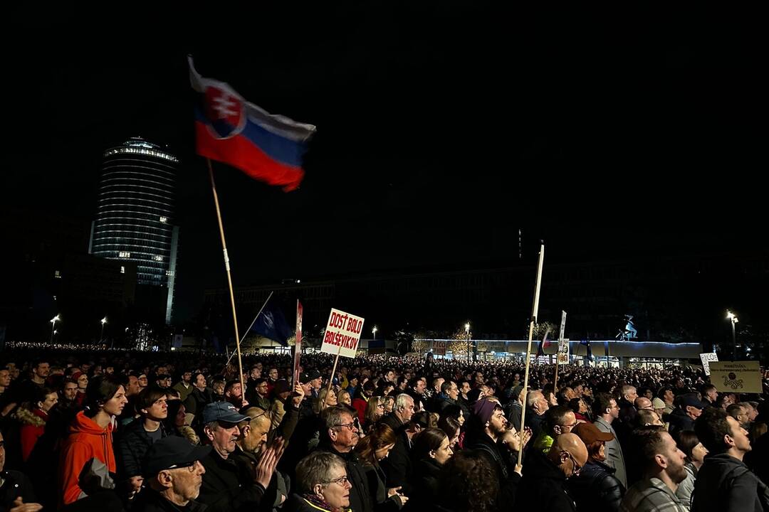 FOTO: Na protivládny protest v Bratislave prišlo približne 15-tisíc ľudí. , foto 5