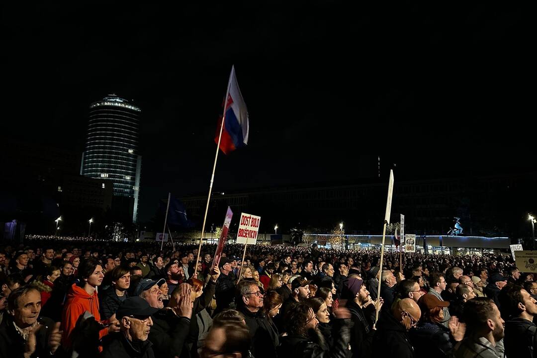 FOTO: Na protivládny protest v Bratislave prišlo približne 15-tisíc ľudí. , foto 6