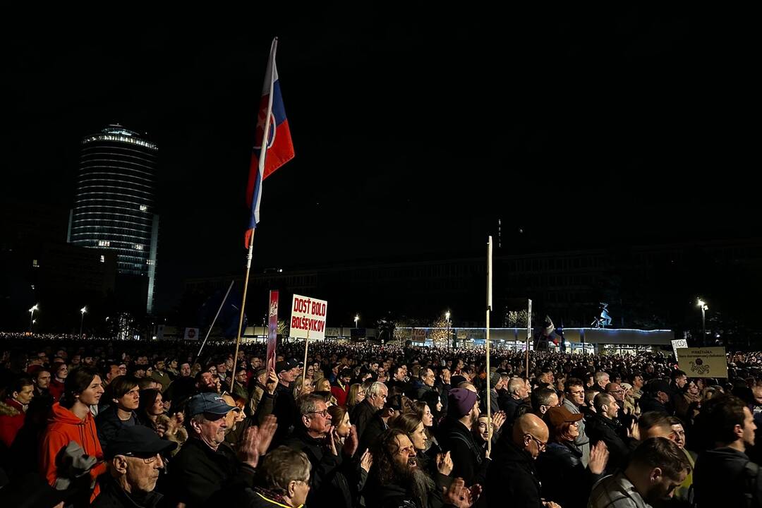 FOTO: Na protivládny protest v Bratislave prišlo približne 15-tisíc ľudí. , foto 7