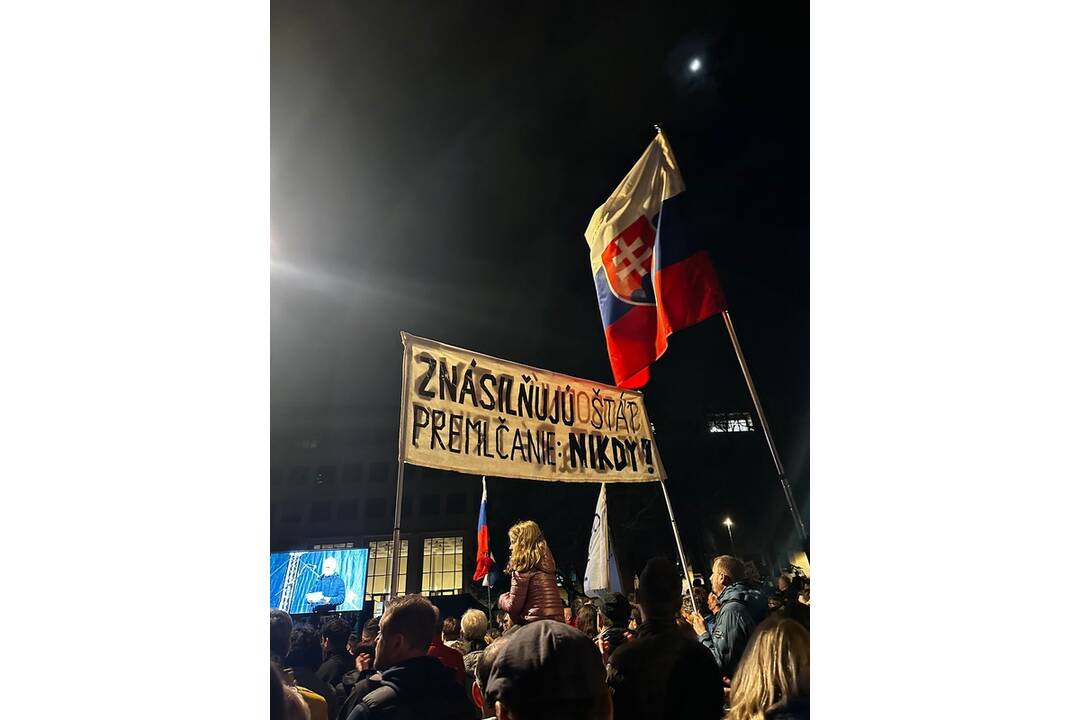 FOTO: Na protivládny protest v Bratislave prišlo približne 15-tisíc ľudí. , foto 8