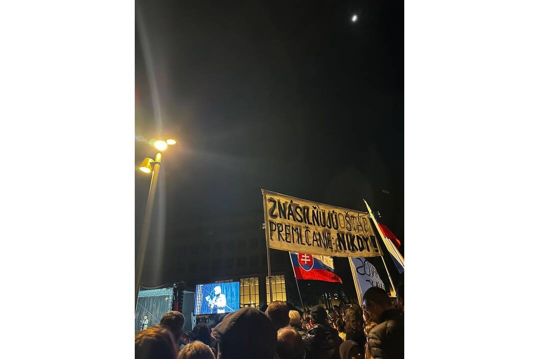 FOTO: Na protivládny protest v Bratislave prišlo približne 15-tisíc ľudí. , foto 10