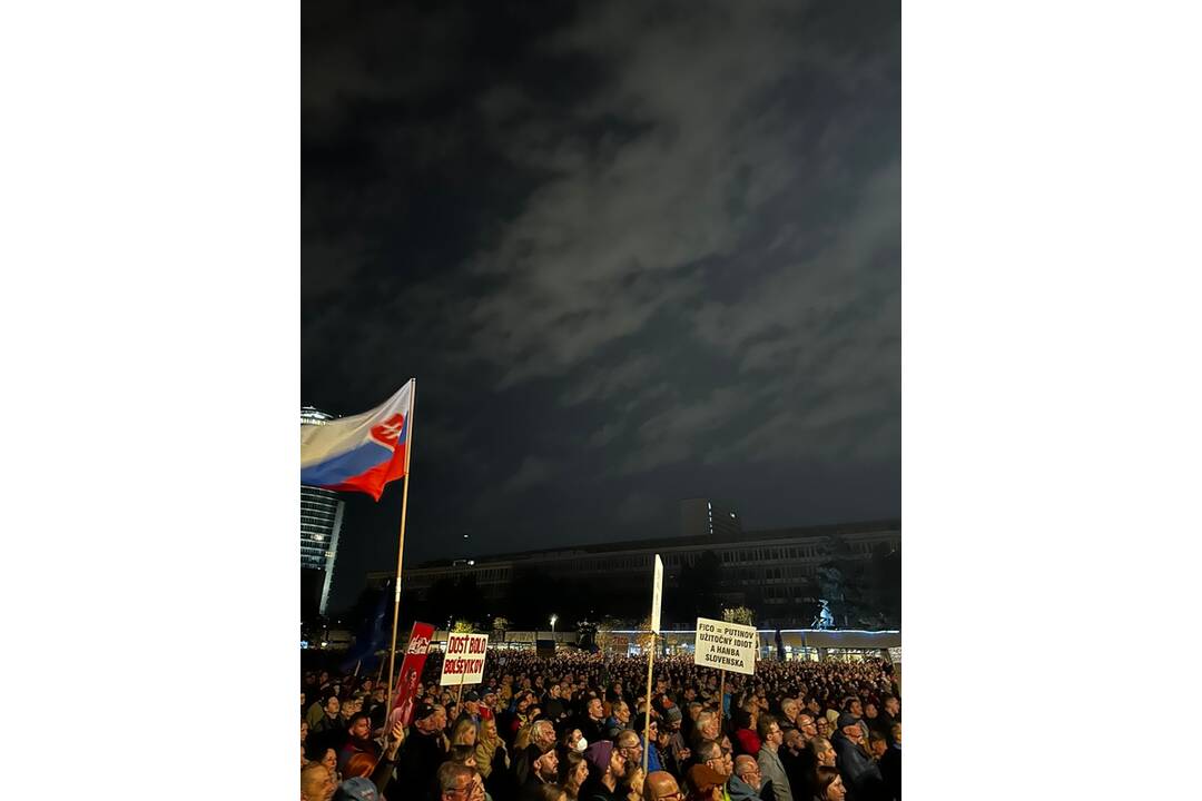 FOTO: Na protivládny protest v Bratislave prišlo približne 15-tisíc ľudí. , foto 12