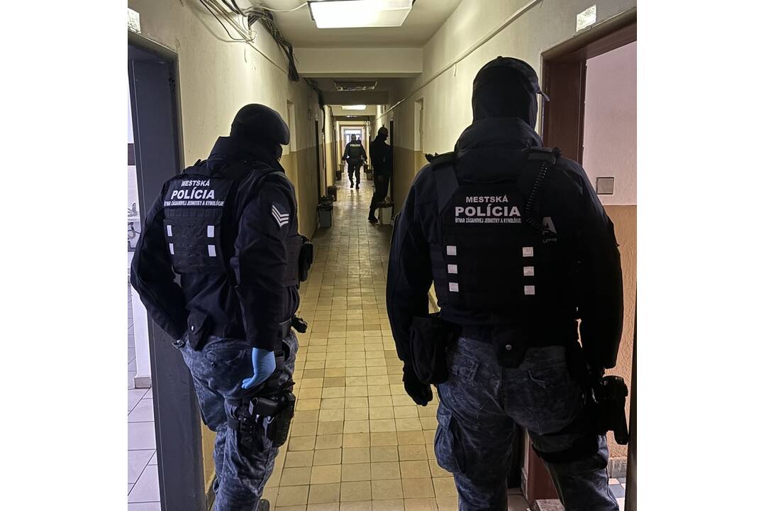 FOTO: Bratislavská polícia skontrolovala cudzincov na ubytovniach, foto 1