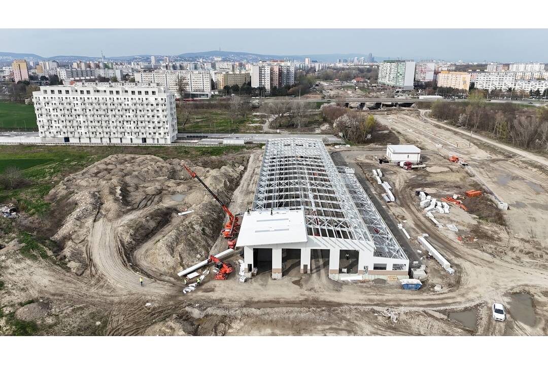 FOTO: Práce na električkovej trati v Petržalke napredujú , foto 1