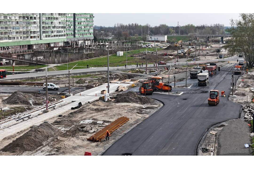 FOTO: Práce na električkovej trati v Petržalke napredujú , foto 4