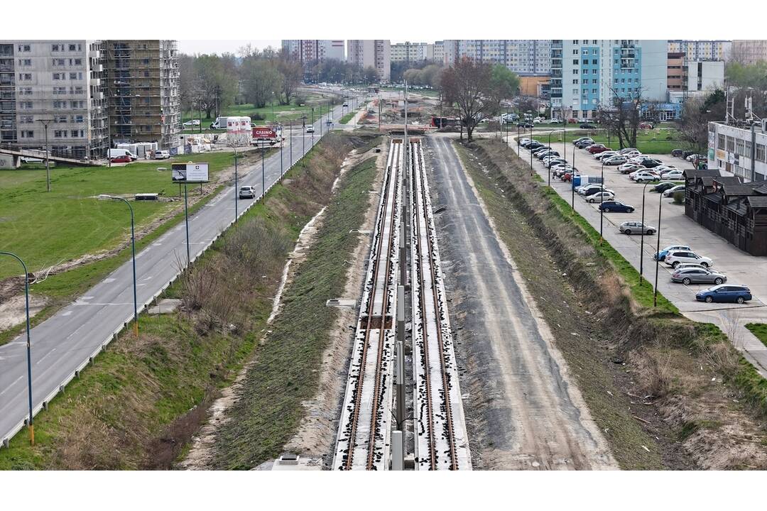 FOTO: Práce na električkovej trati v Petržalke napredujú , foto 7