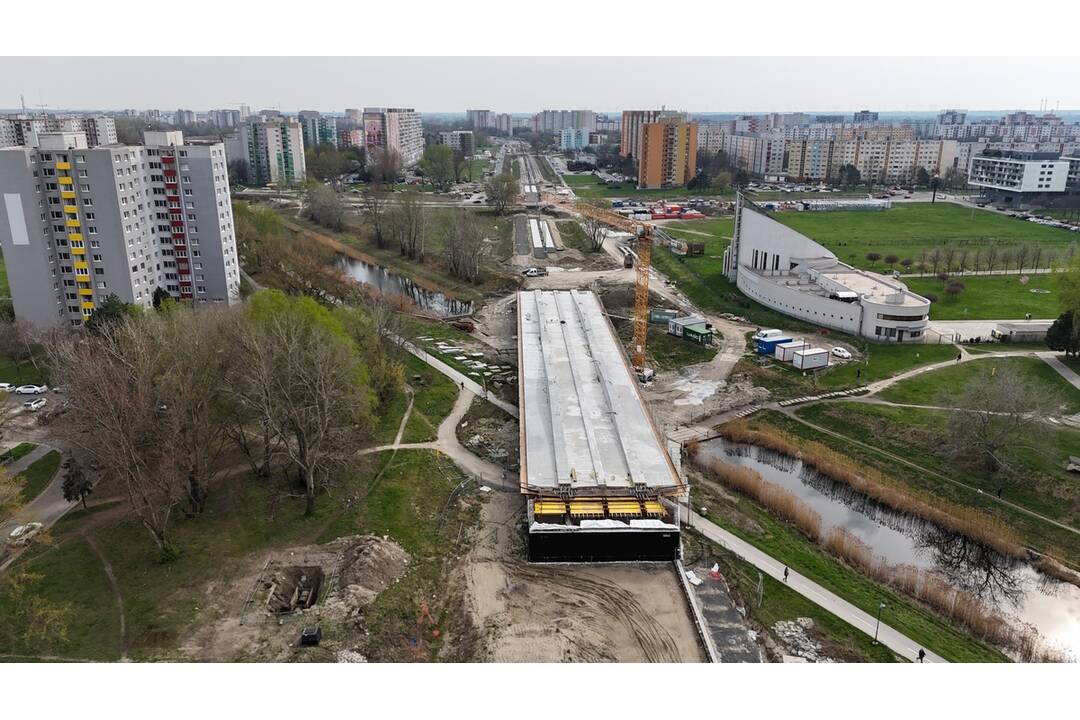 FOTO: Práce na električkovej trati v Petržalke napredujú , foto 8