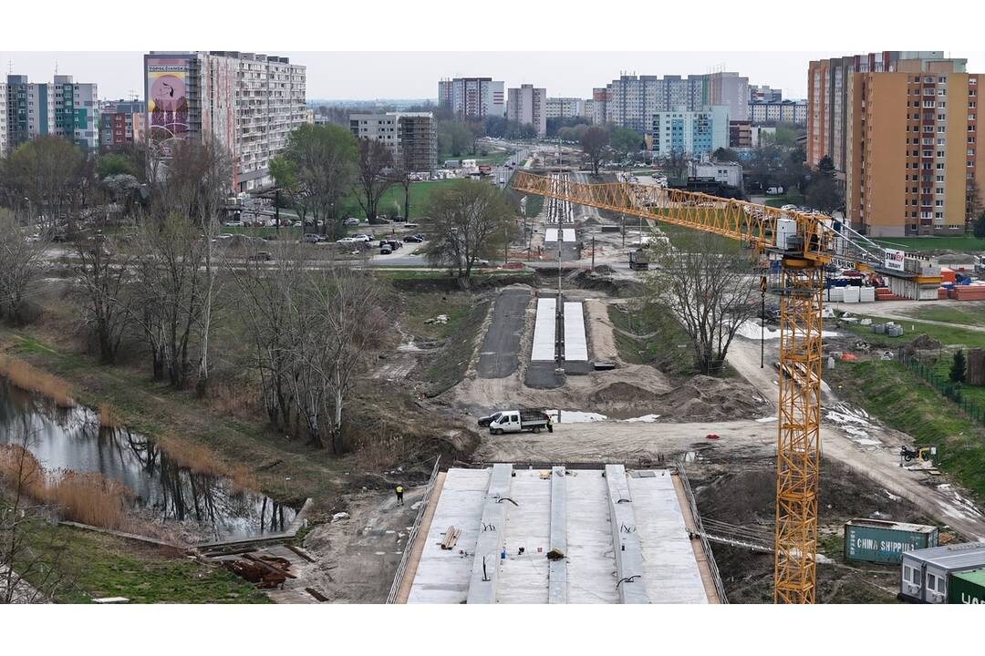 FOTO: Práce na električkovej trati v Petržalke napredujú , foto 10
