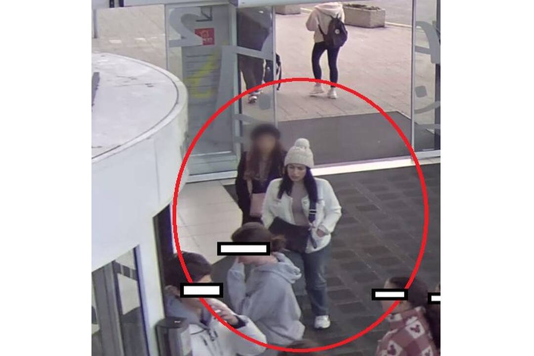 FOTO: Poznáte túto ženu? Polícia ju hľadá, pretože v Ružinove platila cudzou kartou, foto 2