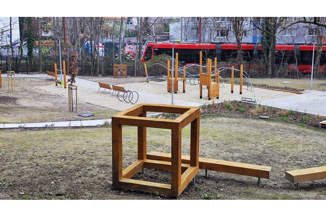 FOTO: V Rači dokončili rekonštrukciu parku na Strelkovej , foto 1