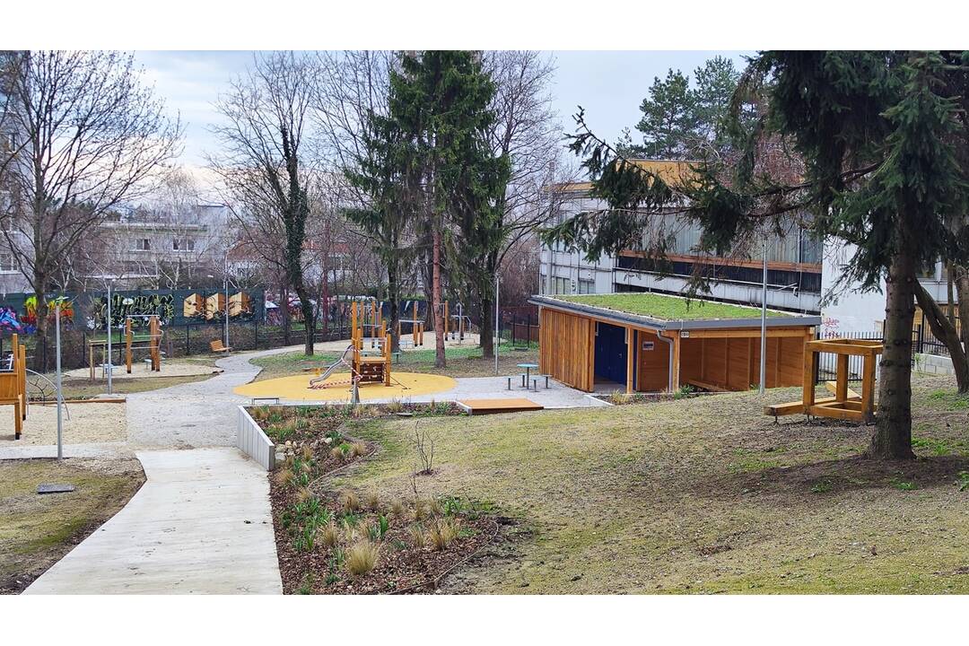 FOTO: V Rači dokončili rekonštrukciu parku na Strelkovej , foto 2