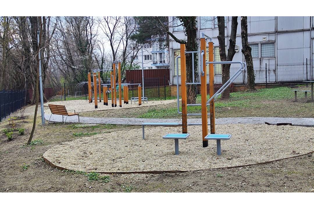 FOTO: V Rači dokončili rekonštrukciu parku na Strelkovej , foto 5