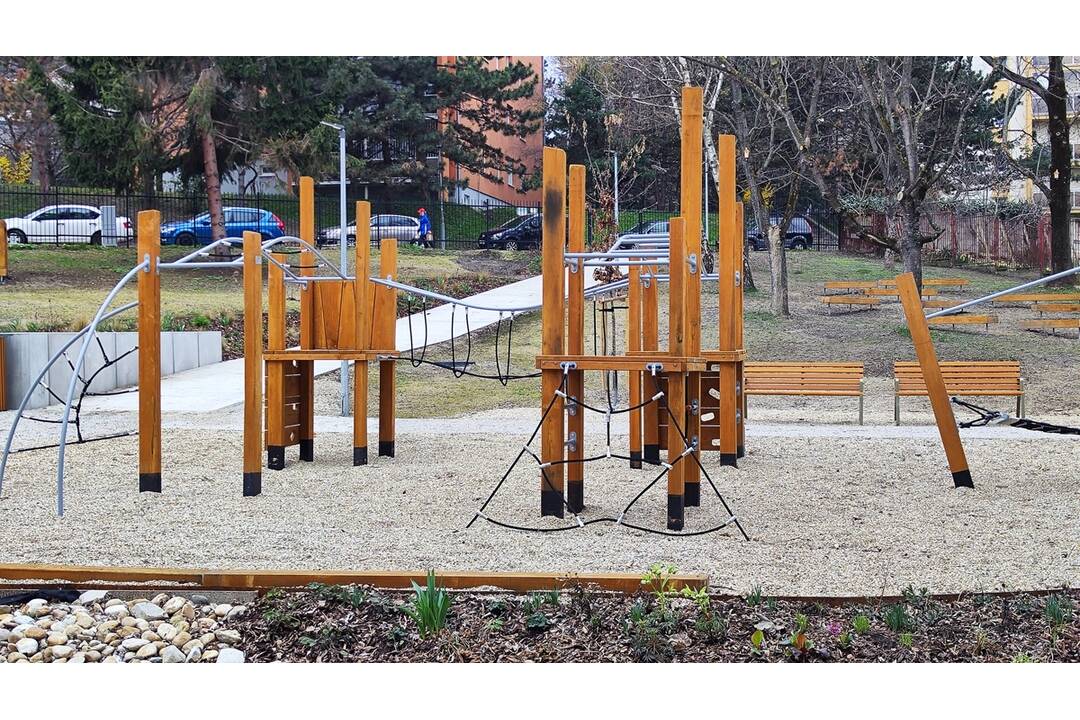 FOTO: V Rači dokončili rekonštrukciu parku na Strelkovej , foto 7