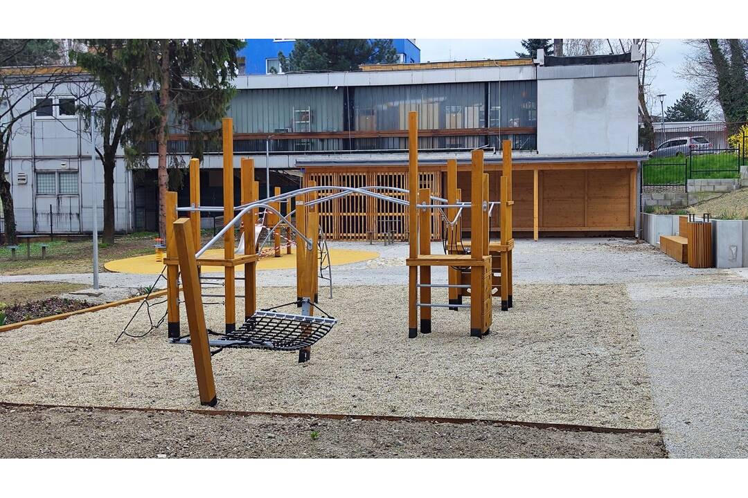 FOTO: V Rači dokončili rekonštrukciu parku na Strelkovej , foto 8