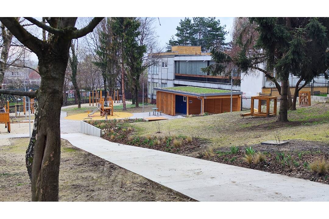 FOTO: V Rači dokončili rekonštrukciu parku na Strelkovej , foto 10