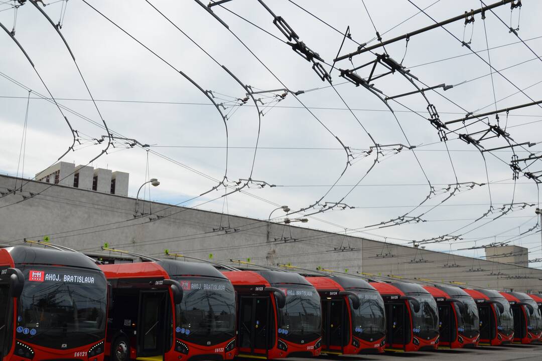 FOTO: Od piatka budú na bratislavskej MHD linke 44 premávať nové trolejbusy, foto 1