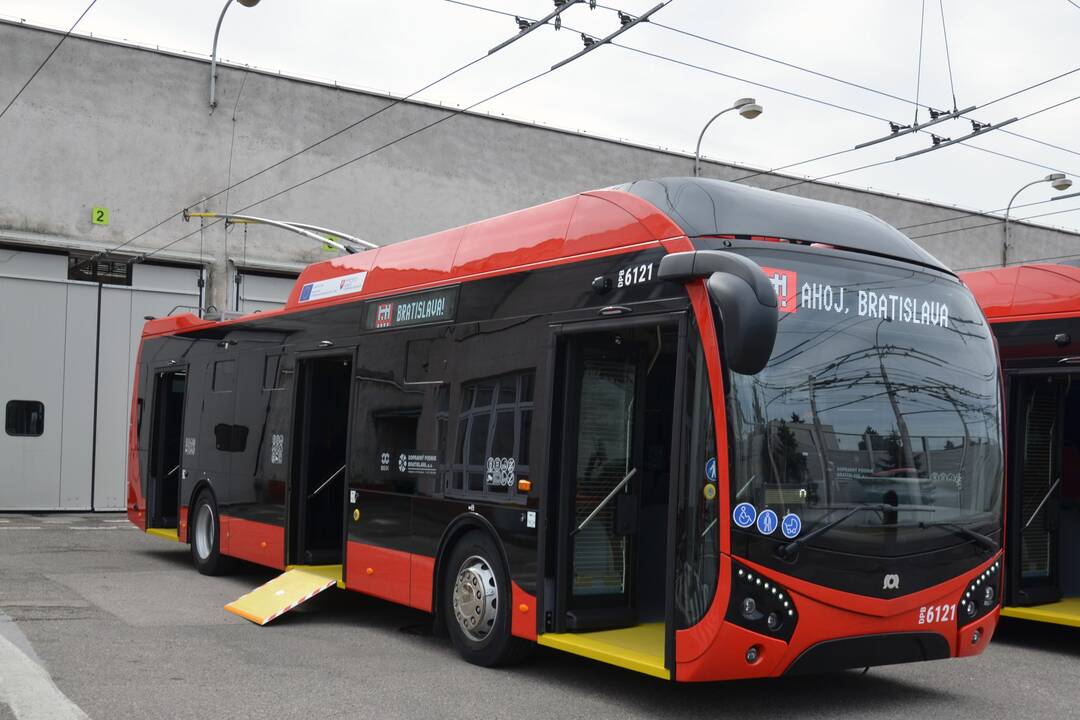 FOTO: Od piatka budú na bratislavskej MHD linke 44 premávať nové trolejbusy, foto 2