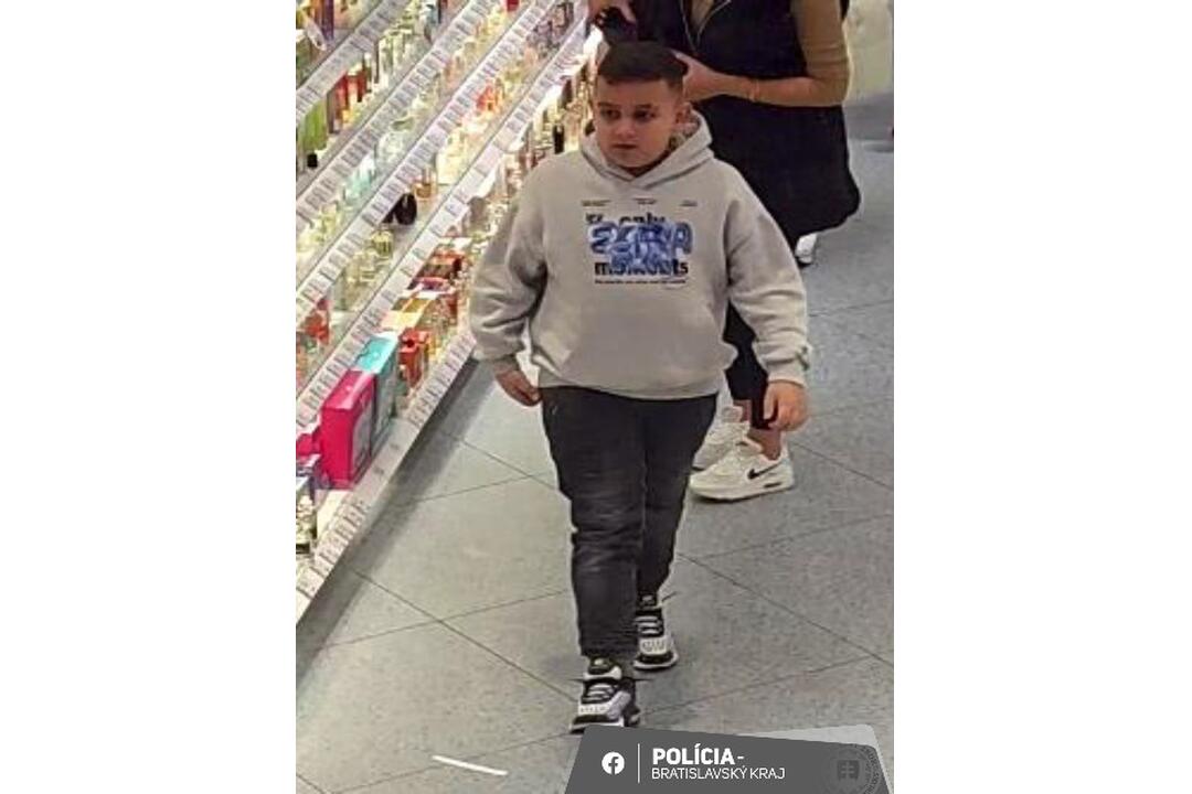 FOTO: Poznáte podozrivé osoby na fotografiách? Dopustili sa krádeže, foto 2