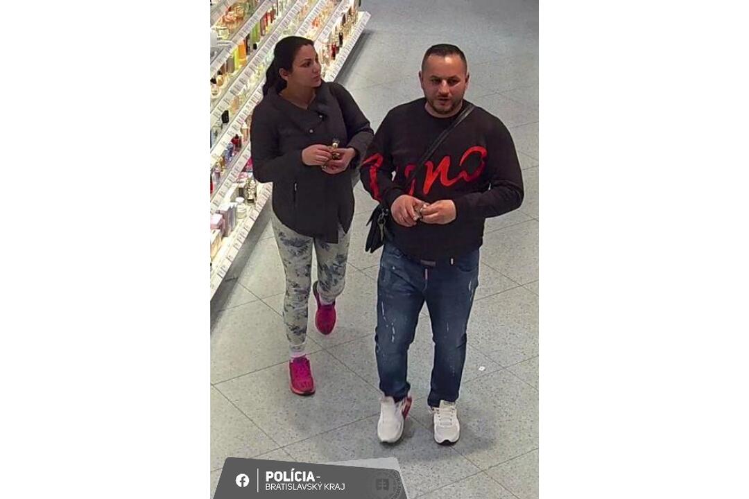 FOTO: Poznáte podozrivé osoby na fotografiách? Dopustili sa krádeže, foto 4