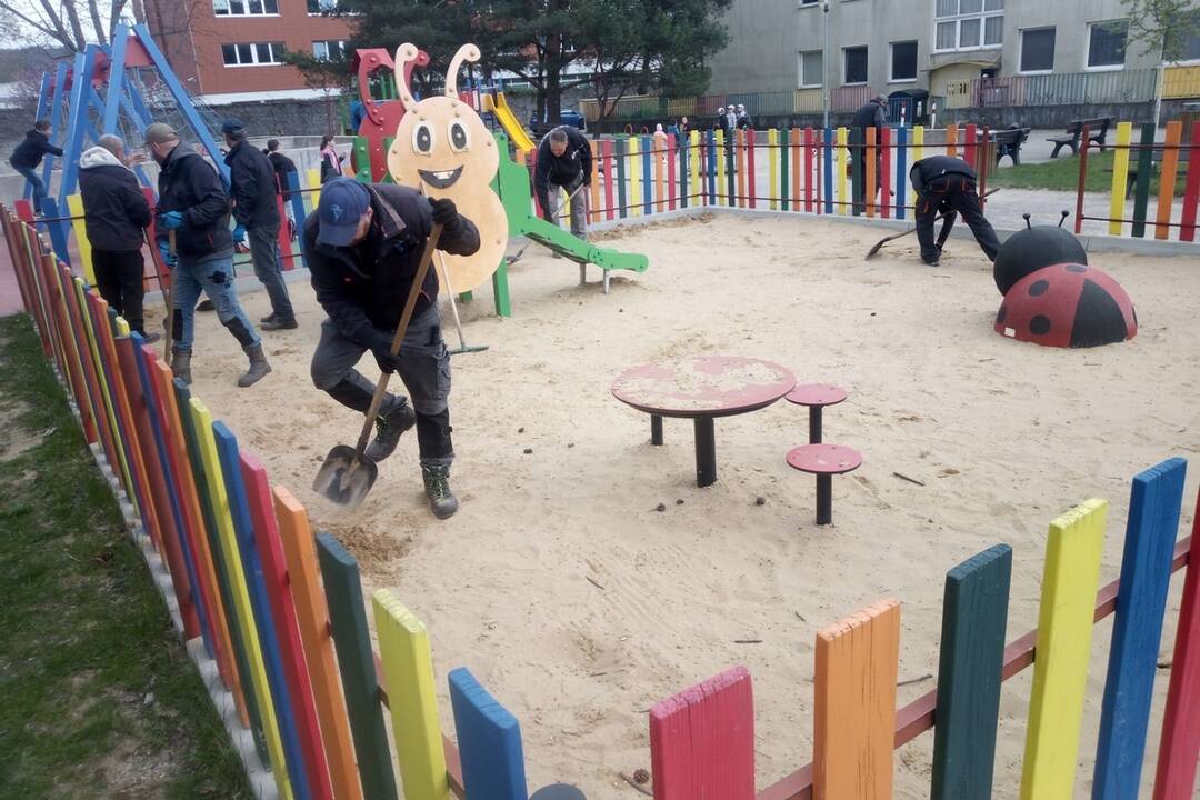 FOTO: Pred Veľkou nocou vykonali v Dúbravke údržbové práce, foto 1