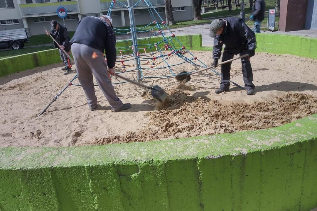 FOTO: Pred Veľkou nocou vykonali v Dúbravke údržbové práce, foto 6
