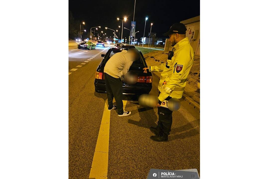 FOTO: V Bratislave sa stretli nadšenci tuningu. Polícia rozdávala pokuty, foto 3