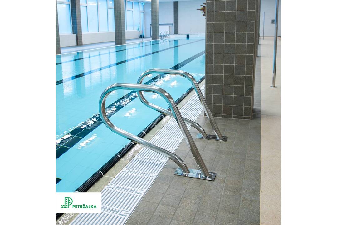 FOTO: V Petržalke zrekonštruovali bazén na Pankúchovej, foto 1