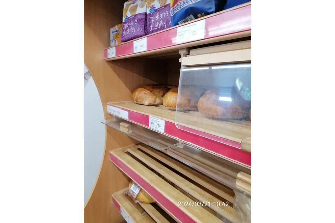 FOTO: Inšpektori v predajniach s potravinami odhalili viacero nedostatkov, foto 19