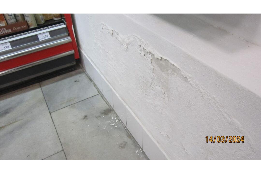 FOTO: Inšpektori v predajniach s potravinami odhalili viacero nedostatkov, foto 31