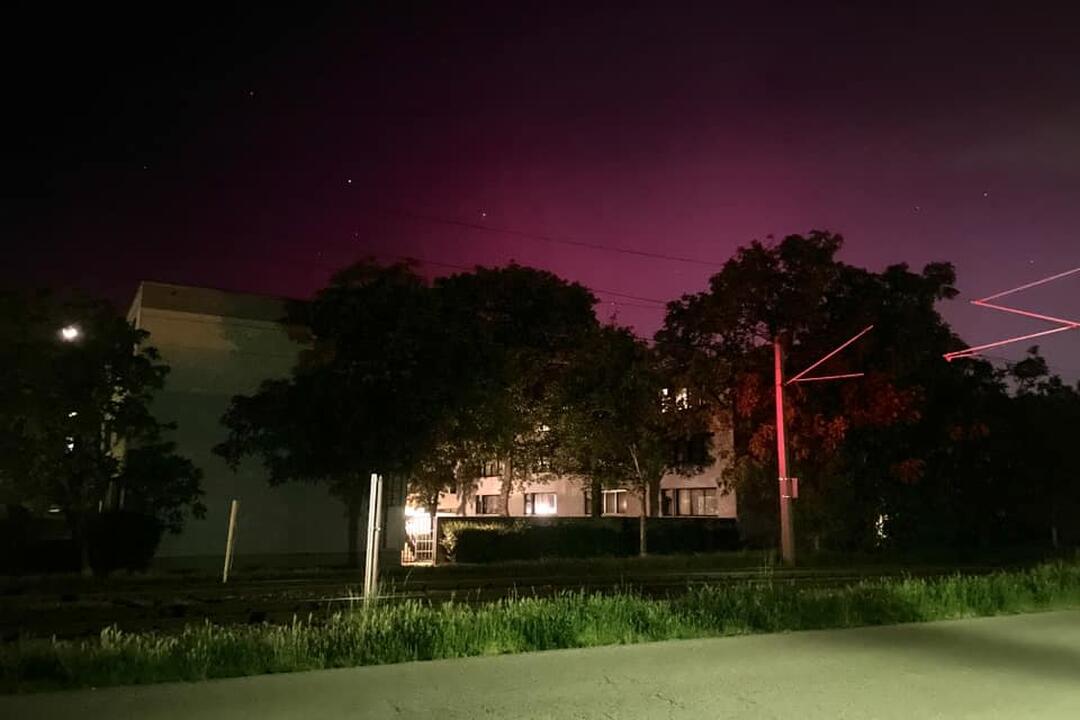 FOTO: Divadlo na oblohe. Takto vyzerala polárna žiara v Bratislavskom kraji, foto 1