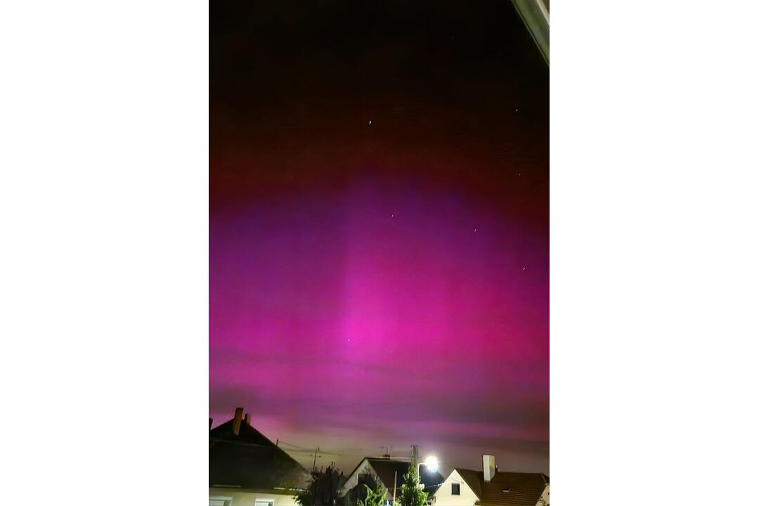 FOTO: Divadlo na oblohe. Takto vyzerala polárna žiara v Bratislavskom kraji, foto 4