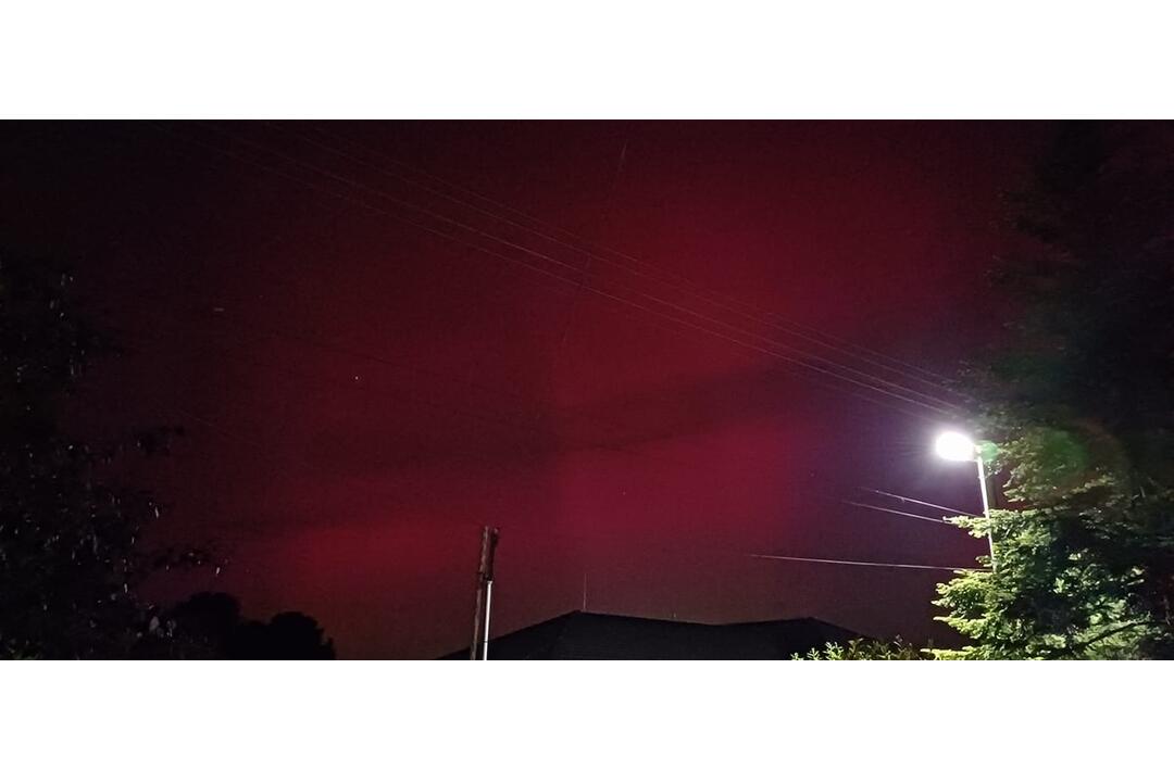 FOTO: Divadlo na oblohe. Takto vyzerala polárna žiara v Bratislavskom kraji, foto 6