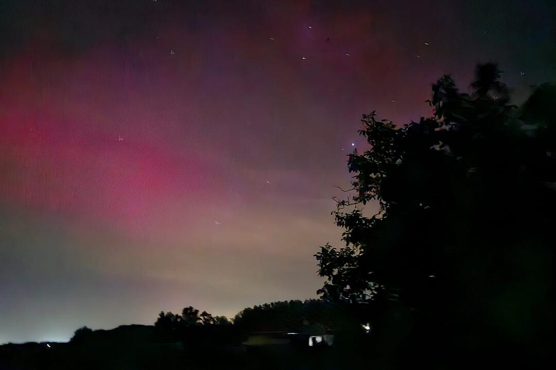 FOTO: Divadlo na oblohe. Takto vyzerala polárna žiara v Bratislavskom kraji, foto 7