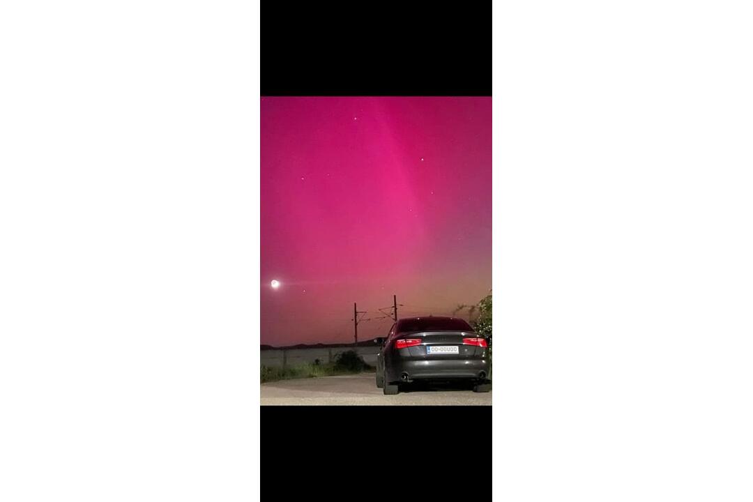 FOTO: Divadlo na oblohe. Takto vyzerala polárna žiara v Bratislavskom kraji, foto 9